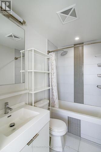 702 - 28 Avondale Avenue, Toronto, ON - Indoor Photo Showing Bathroom