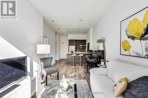 Ps1 - 66 Forest Manor Road, Toronto, ON - Indoor Photo Showing Living Room