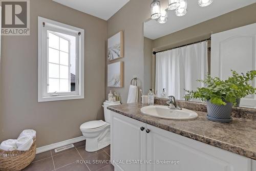 35 Alldread Crescent, Clarington, ON - Indoor Photo Showing Bathroom