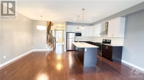 617 Sunburst Street, Gloucester, ON - Indoor Photo Showing Kitchen With Stainless Steel Kitchen With Upgraded Kitchen