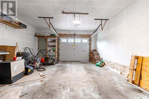 406 David Knight Lane, Saskatoon, SK - Indoor Photo Showing Garage