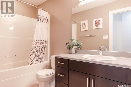 1231 2Nd Avenue N, Saskatoon, SK - Indoor Photo Showing Bathroom