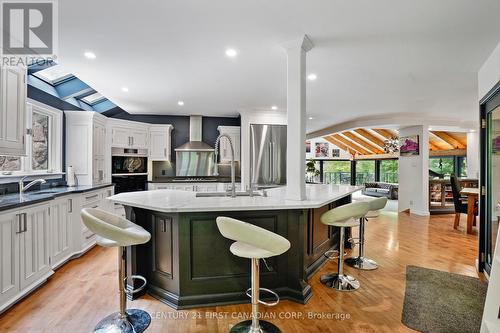 1845 Woodhull Road, London, ON - Indoor Photo Showing Kitchen With Upgraded Kitchen