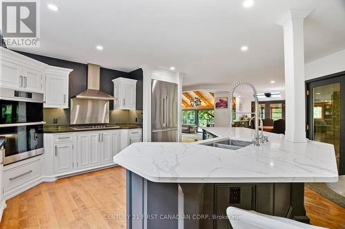 1845 Woodhull Road, London, ON - Indoor Photo Showing Kitchen With Double Sink With Upgraded Kitchen