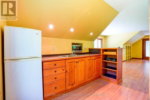 1845 Woodhull Road, London, ON - Indoor Photo Showing Kitchen With Double Sink