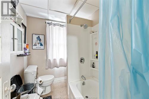 441 Janette, Windsor, ON - Indoor Photo Showing Bathroom