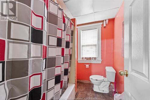441 Janette, Windsor, ON - Indoor Photo Showing Bathroom