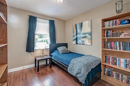 2334 Prospect Street, Burlington, ON - Indoor Photo Showing Bedroom