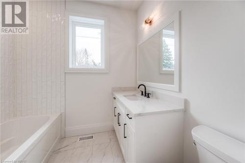 102 Dawson Street, Waterloo, ON - Indoor Photo Showing Bathroom