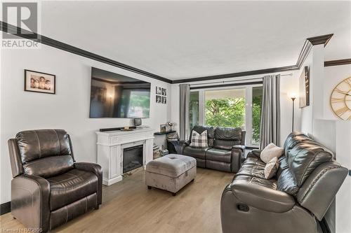 529 19Th Avenue, Hanover, ON - Indoor Photo Showing Living Room With Fireplace