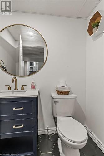 529 19Th Avenue, Hanover, ON - Indoor Photo Showing Bathroom