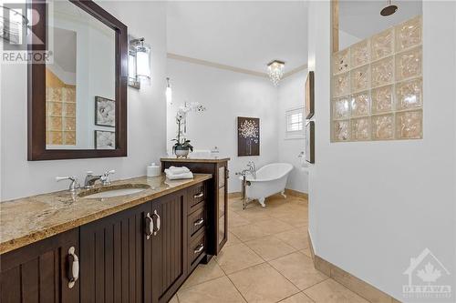 Primary 5pc Ensuite - 5426 Wadell Court, Manotick, ON - Indoor Photo Showing Bathroom