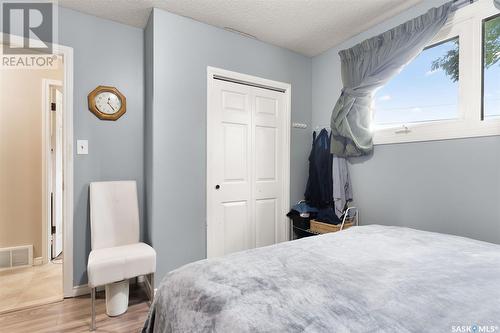 7247 Bowman Avenue, Regina, SK - Indoor Photo Showing Bedroom