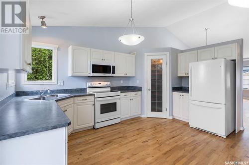 254 Beechmont Crescent, Saskatoon, SK - Indoor Photo Showing Kitchen With Double Sink