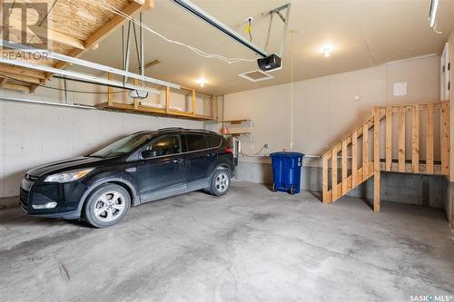254 Beechmont Crescent, Saskatoon, SK - Indoor Photo Showing Garage