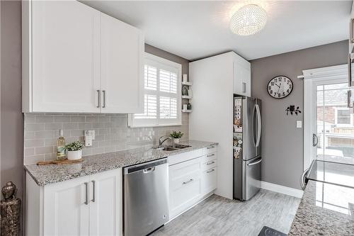 151 East 32Nd Street, Hamilton, ON - Indoor Photo Showing Kitchen With Stainless Steel Kitchen With Upgraded Kitchen