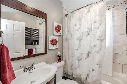 151 East 32Nd Street, Hamilton, ON - Indoor Photo Showing Bathroom