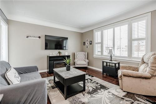 151 East 32Nd Street, Hamilton, ON - Indoor Photo Showing Living Room