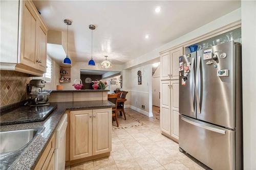 160 Gardiner Drive, Hamilton, ON - Indoor Photo Showing Kitchen