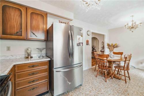 160 Gardiner Drive, Hamilton, ON - Indoor Photo Showing Kitchen