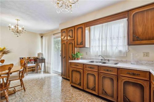 160 Gardiner Drive, Hamilton, ON - Indoor Photo Showing Kitchen With Double Sink