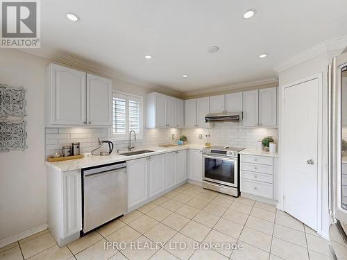 47 Sandway Drive, Brampton, ON - Indoor Photo Showing Kitchen With Upgraded Kitchen