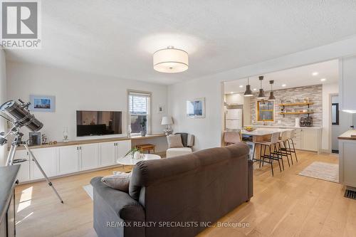 13851 Norton Line, Chatham-Kent, ON - Indoor Photo Showing Living Room