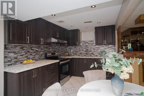 487 Cullen Avenue, Mississauga, ON - Indoor Photo Showing Kitchen With Upgraded Kitchen