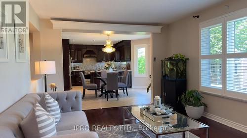 487 Cullen Avenue, Mississauga, ON - Indoor Photo Showing Living Room