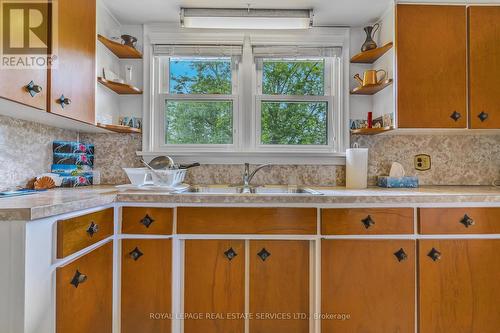 9 Summit Circle, Welland, ON - Indoor Photo Showing Kitchen With Double Sink