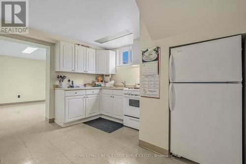 9 Summit Circle, Welland, ON - Indoor Photo Showing Kitchen