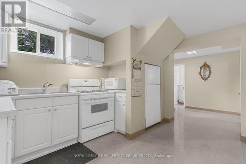 9 Summit Circle, Welland, ON - Indoor Photo Showing Kitchen