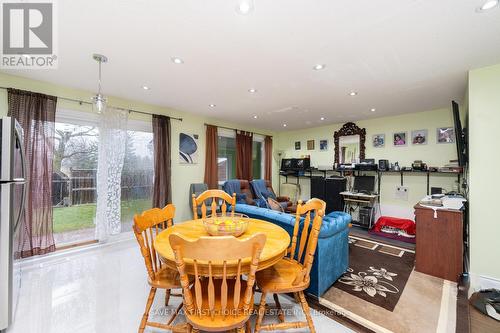 17 Haley Court, Brampton, ON - Indoor Photo Showing Dining Room