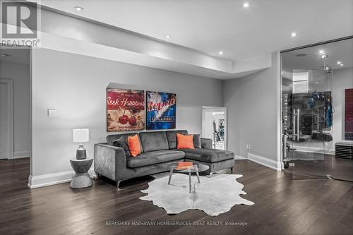 22 Birchcroft Road, Toronto, ON - Indoor Photo Showing Living Room