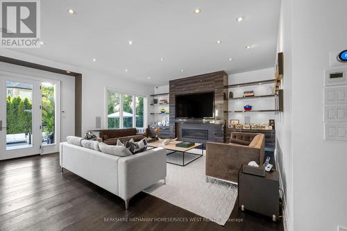 22 Birchcroft Road, Toronto, ON - Indoor Photo Showing Living Room