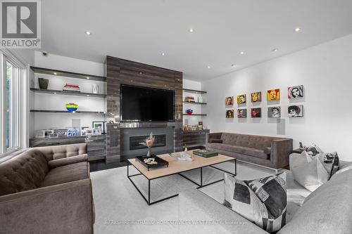 22 Birchcroft Road, Toronto, ON - Indoor Photo Showing Living Room