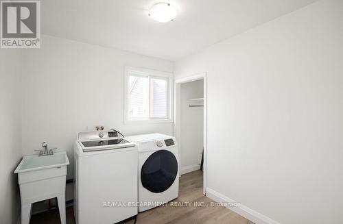 771 Rennie Street, Hamilton, ON - Indoor Photo Showing Laundry Room