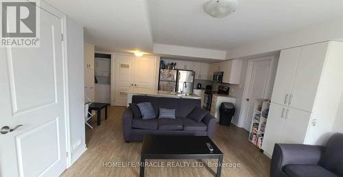 8 - 244 Penetanguishene Road, Barrie (Georgian Drive), ON - Indoor Photo Showing Living Room