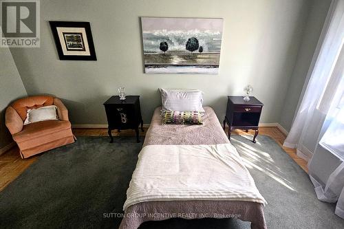 103 - 54 Fittons Road W, Orillia, ON - Indoor Photo Showing Bedroom