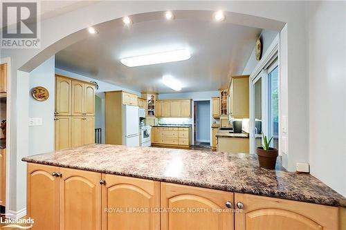 87 Little Lake Drive, Barrie (Little Lake), ON - Indoor Photo Showing Kitchen