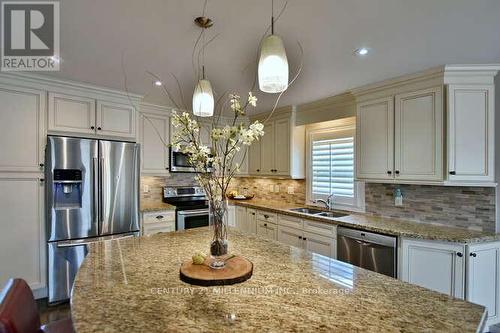 117 Stanley Street, Collingwood, ON - Indoor Photo Showing Kitchen With Double Sink With Upgraded Kitchen