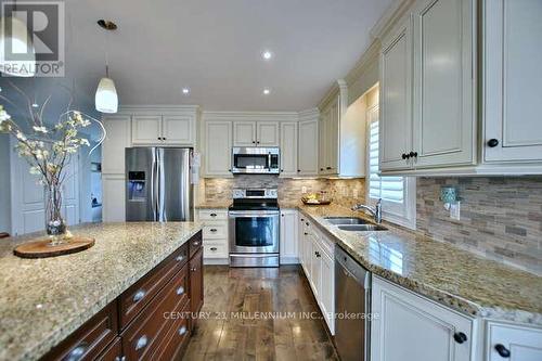 117 Stanley Street, Collingwood, ON - Indoor Photo Showing Kitchen With Double Sink With Upgraded Kitchen