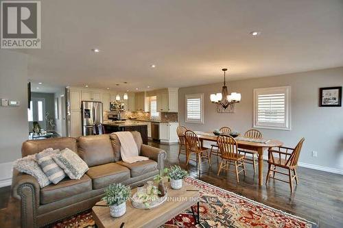 117 Stanley Street, Collingwood, ON - Indoor Photo Showing Living Room