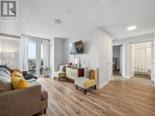 612 - 38 Monte Kwinter Court, Toronto, ON - Indoor Photo Showing Living Room