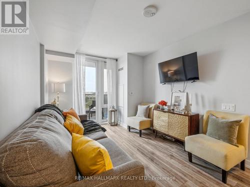 612 - 38 Monte Kwinter Court, Toronto, ON - Indoor Photo Showing Living Room