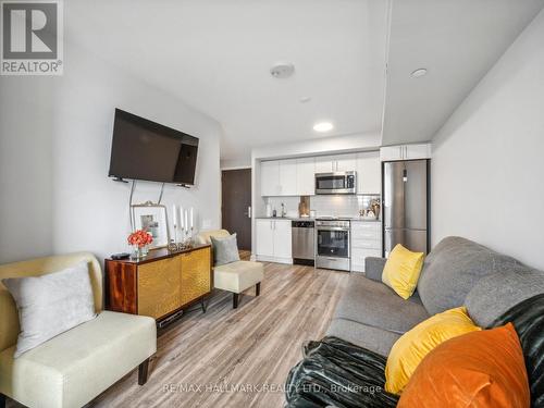 612 - 38 Monte Kwinter Court, Toronto, ON - Indoor Photo Showing Living Room