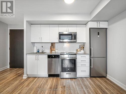 612 - 38 Monte Kwinter Court, Toronto, ON - Indoor Photo Showing Kitchen