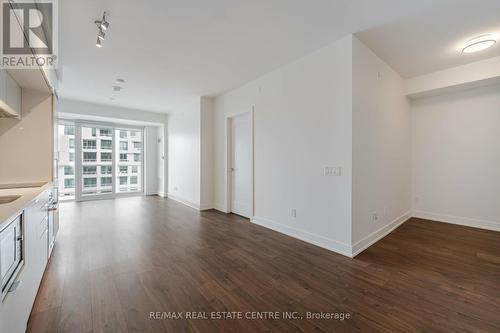 712 - 80 Vanauley Street, Toronto, ON - Indoor Photo Showing Kitchen