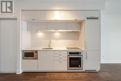 712 - 80 Vanauley Street, Toronto, ON - Indoor Photo Showing Kitchen