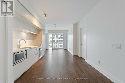 712 - 80 Vanauley Street, Toronto, ON - Indoor Photo Showing Kitchen